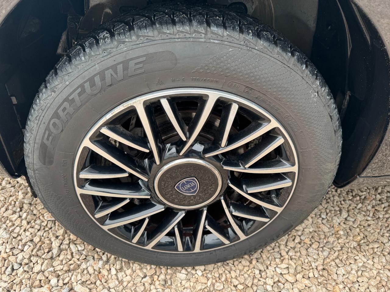 Lancia Ypsilon 0.9 TwinAir 85 CV 5 porte Metano Ecochic Gold 11/2015 1 prop. nord italia km certificati