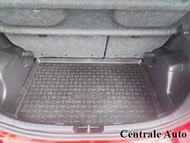 TOYOTA Yaris 1.0 5 porte Lounge