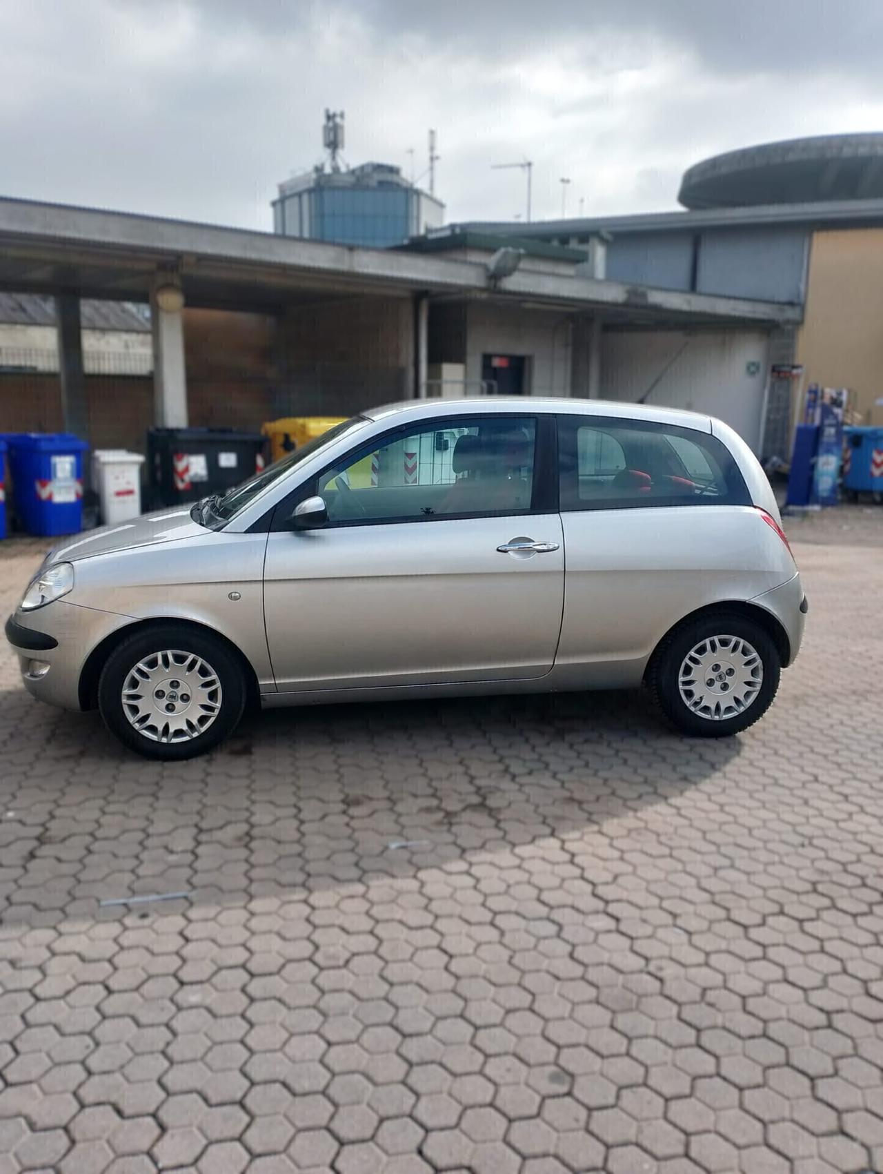 Lancia Ypsilon - APERTI AD AGOSTO