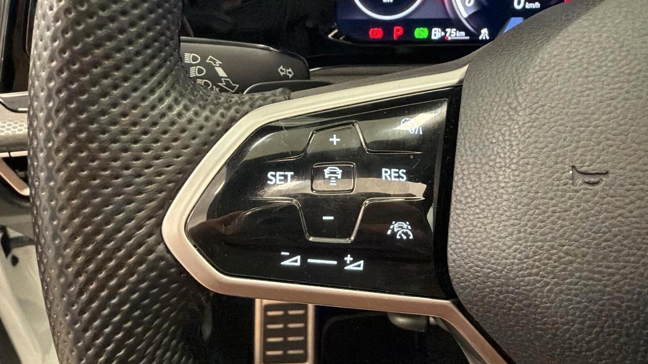 VOLKSWAGEN GOLF GTI 245 CV IQ-LIGHT FEND CERCHI 19 TETTO BLACKPACK