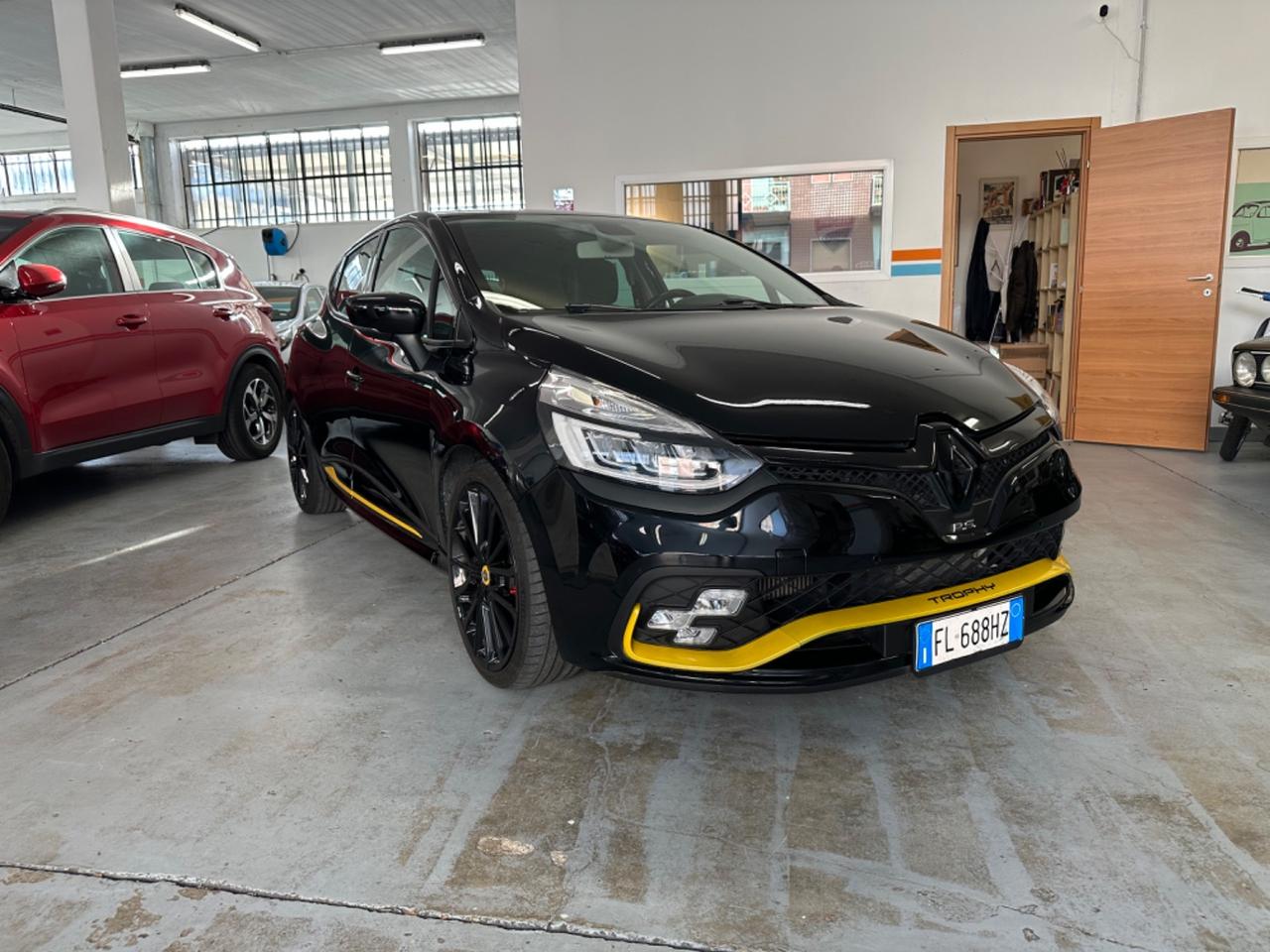 Renault Clio TCe 220CV EDC 5 porte Energy R.S. Trophy - Autonavigli