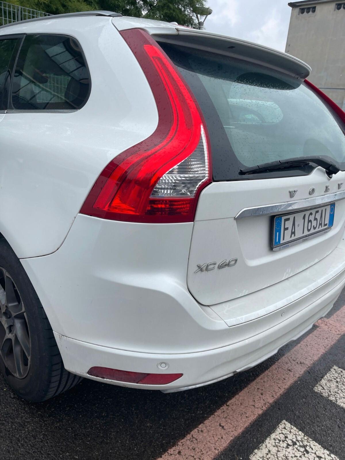 Volvo XC 60 XC60 D4 AWD R-design Momentum