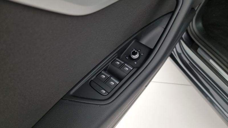 Audi A4 Avant 30 TDI/136 CV S tronic Business