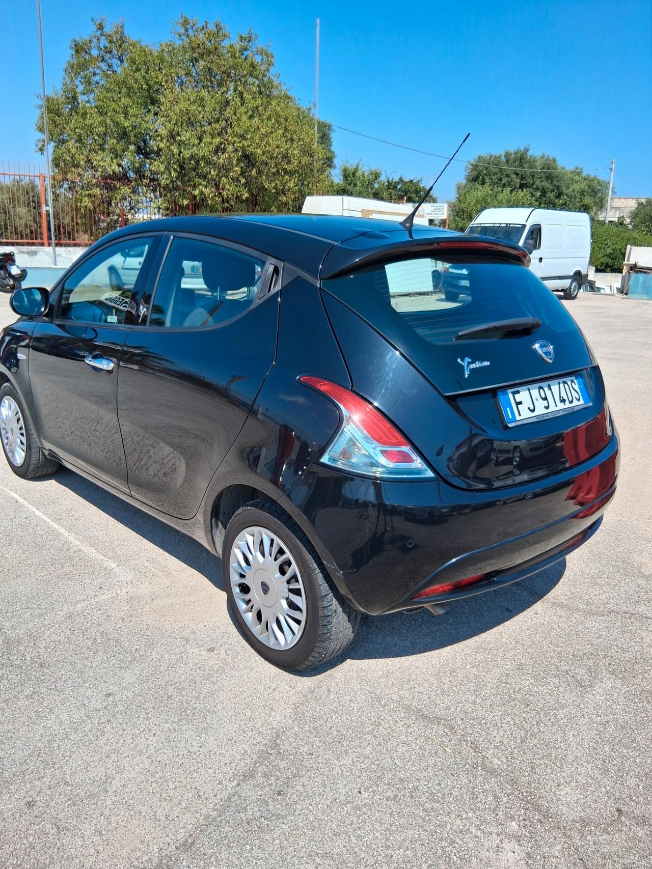 Lancia Ypsilon 1.3 MJT 16V 80 CV 5 porte S&S Gold