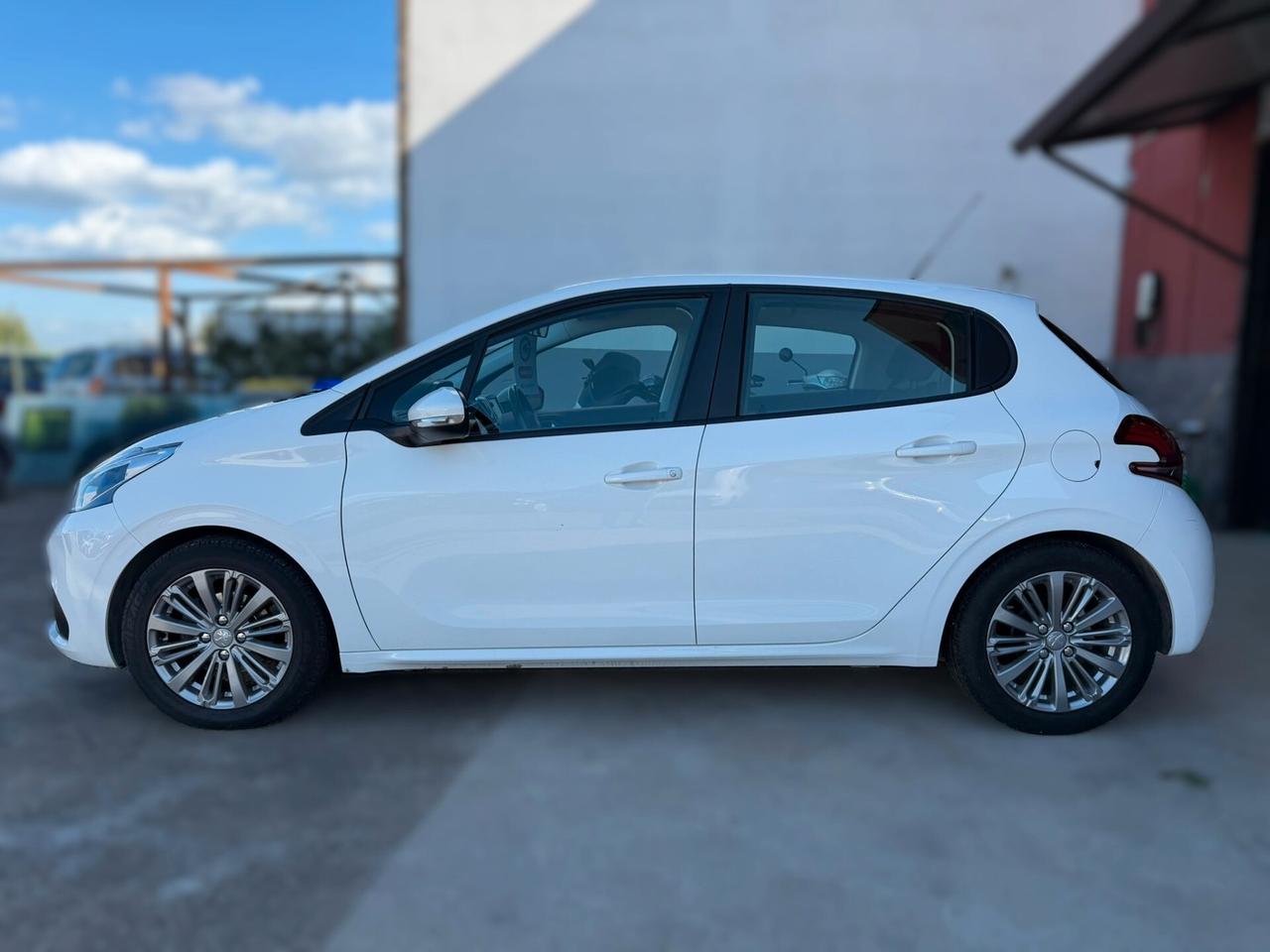 Peugeot 208 1.2 PureTech 5p 2017 UNIPRO 67000km!!!
