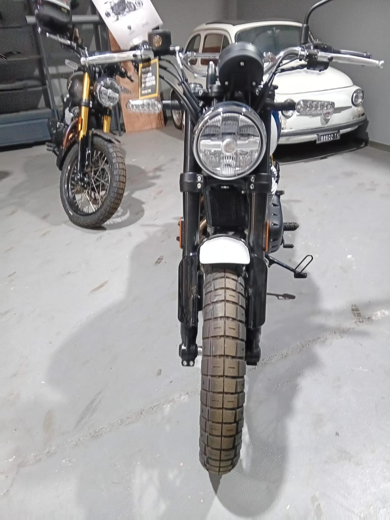 Royal Enfield Interceptor Bear special