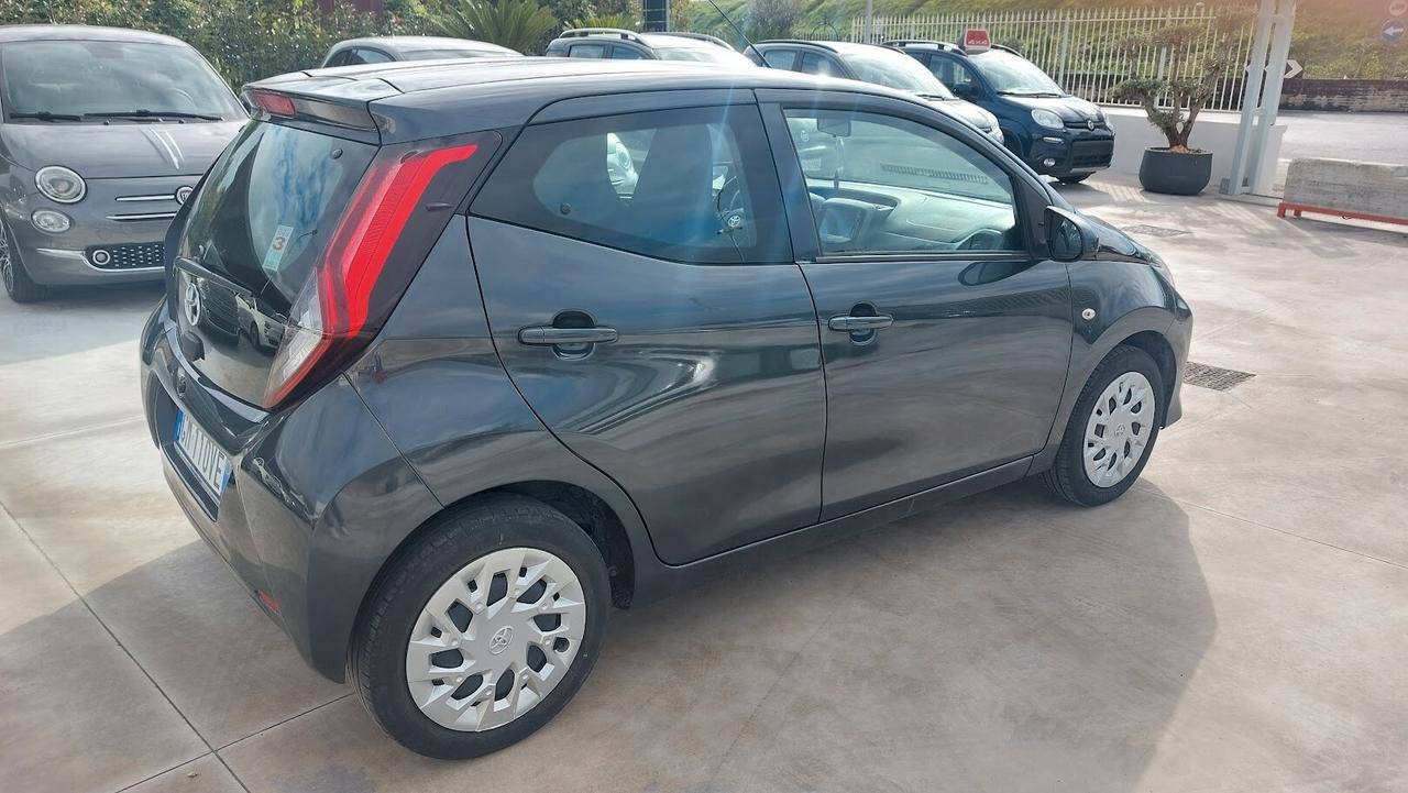 Toyota Aygo Connect 1.0 VVT-i 72 CV 5 porte 2021