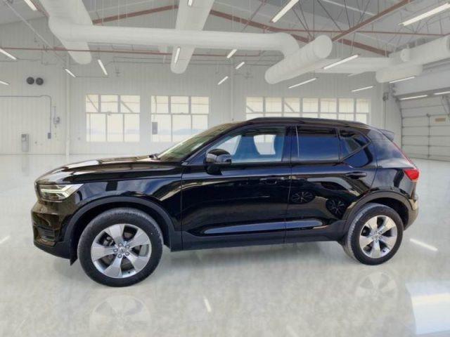 VOLVO XC40 T2 Momentum Core