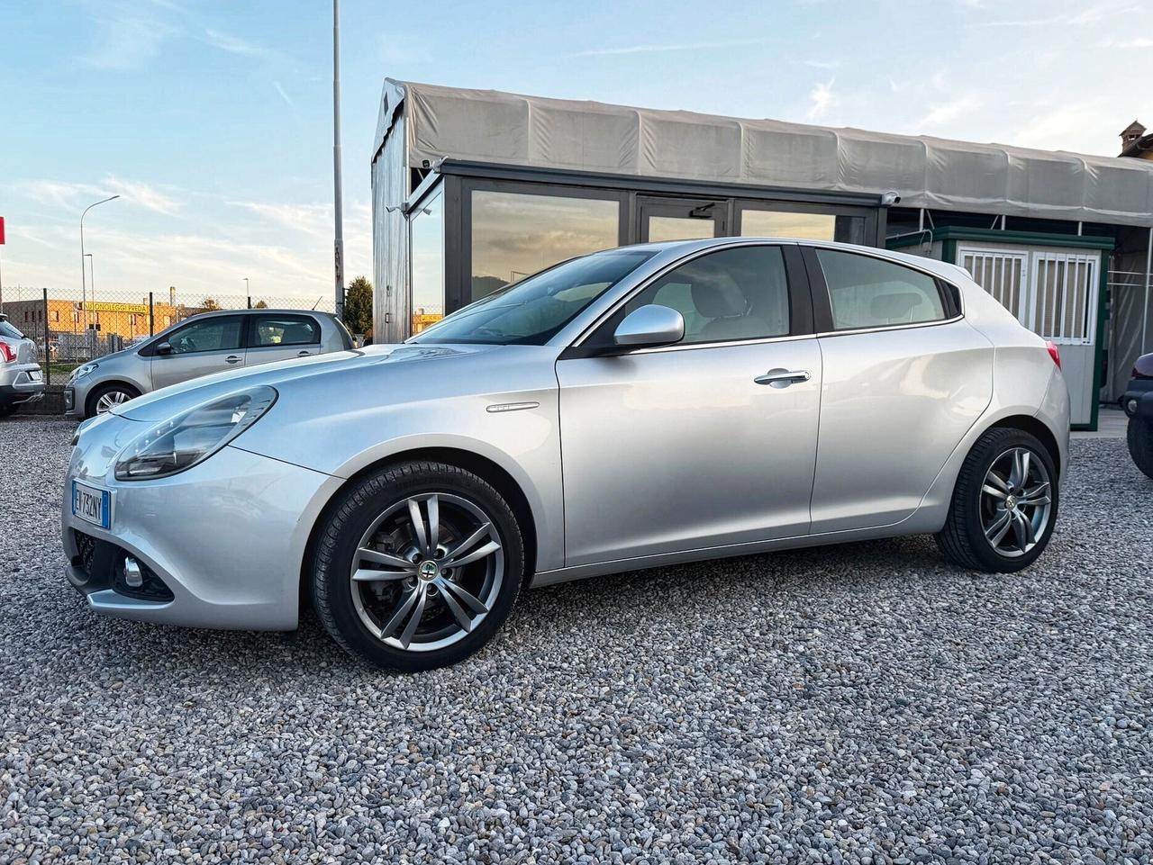 Alfa Romeo Giulietta 1.6 JTDm-2 105 CV SENSORI PDC CRUISE OK NEOPATENTATI