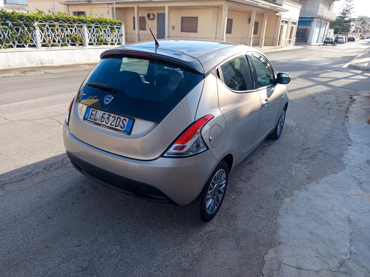 Lancia Ypsilon 1.2 Platinum BICOLORE