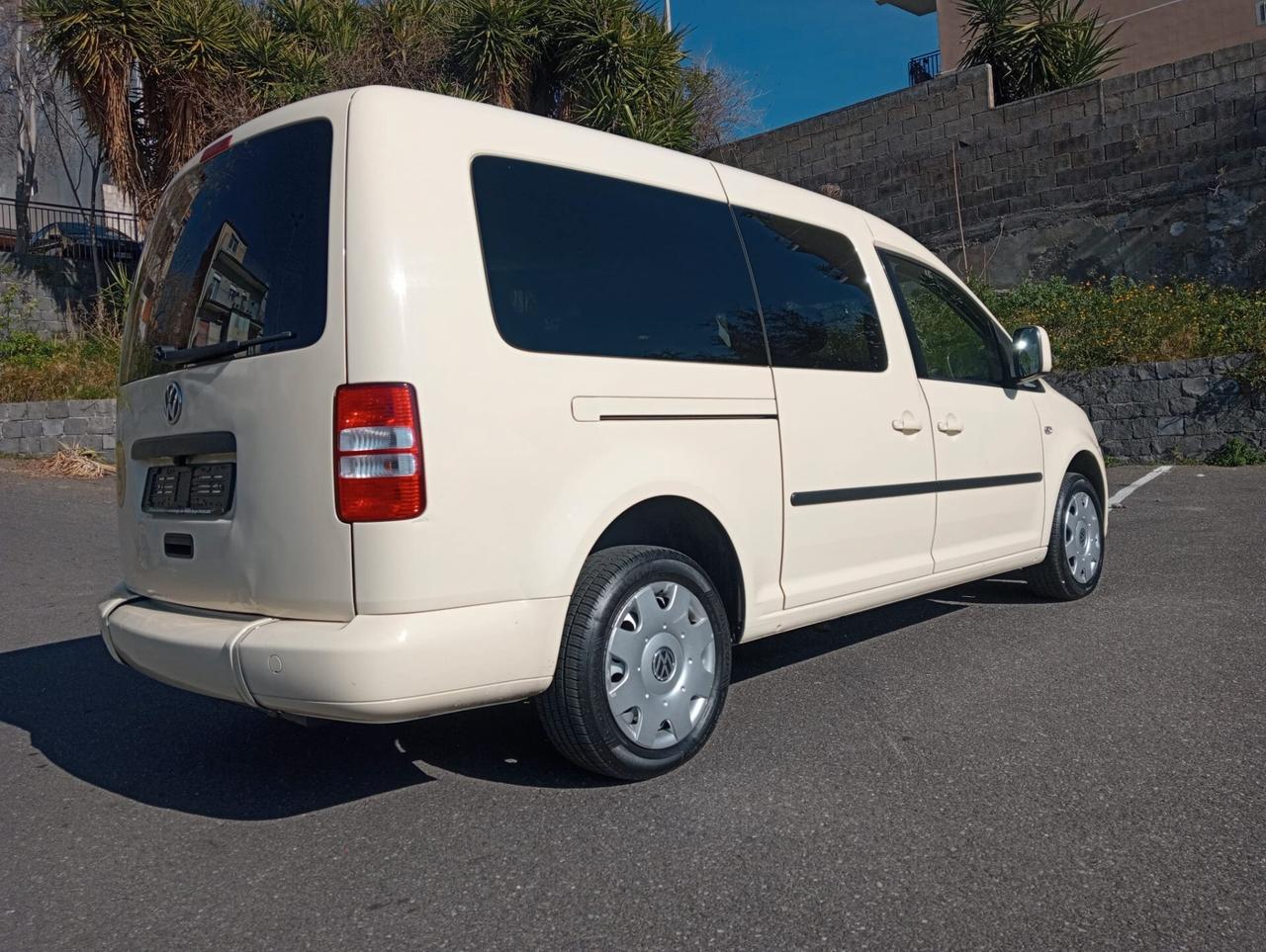 Volkswagen Caddy Pianale ribassato con rampa disabili in carrozzina