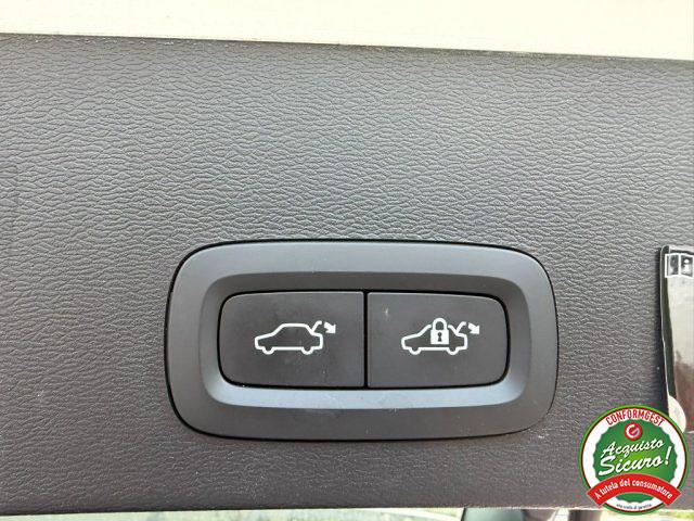 VOLVO XC40 T2 Geartronic Momentum