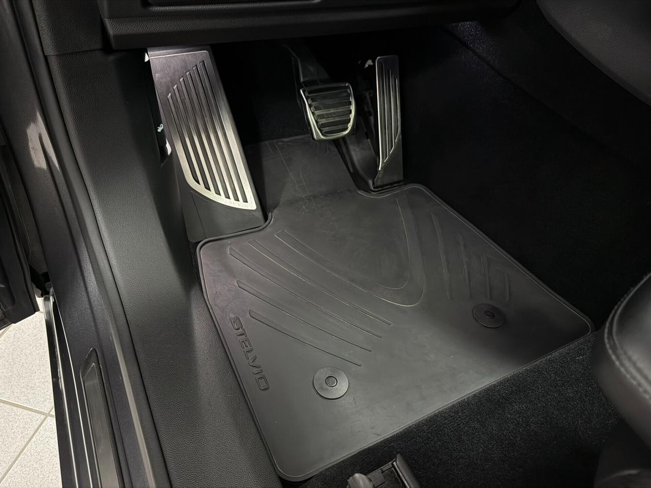 Alfa Romeo Stelvio 2.2 TD 210 CV VELOCE TETTO HARMAN KARDON Q4