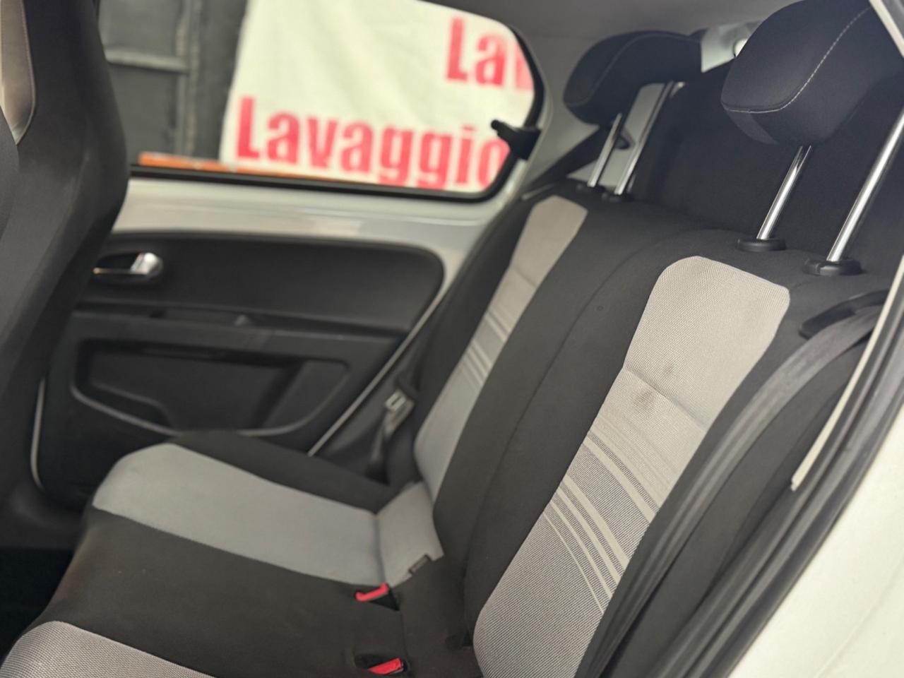 Volkswagen up! 1.0 75cv 5porte - automatica 2013