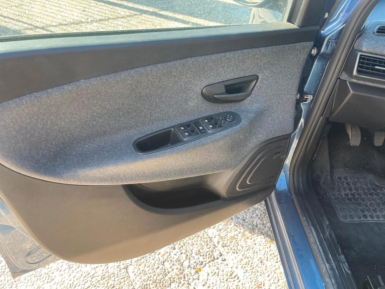 Lancia Ypsilon 1.0 FireFly 5 porte S&S Hybrid Ecochic Silver