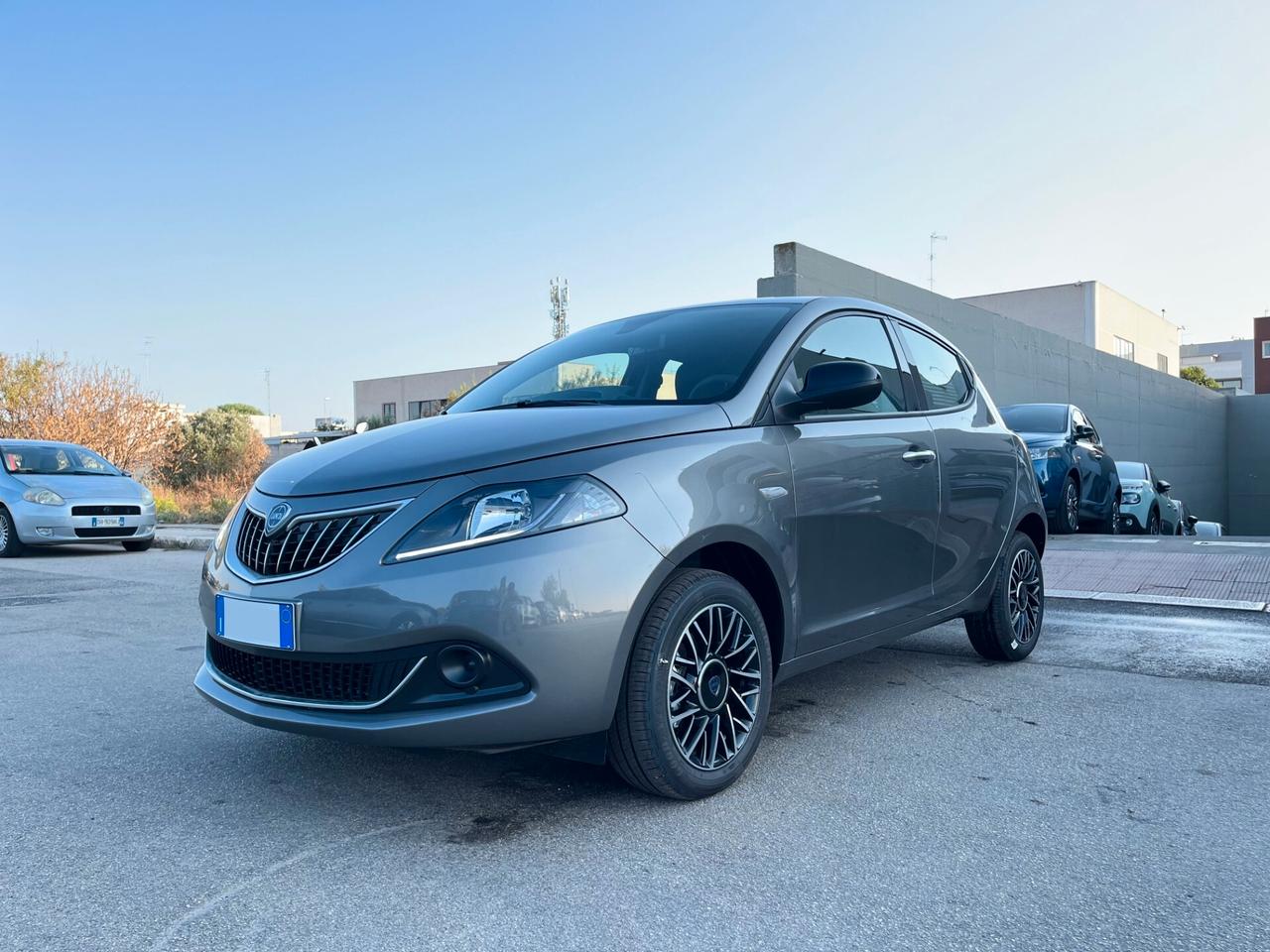 Lancia Ypsilon MY24 1.0 FireFly 5 porte S&S Hybrid Platino Km0