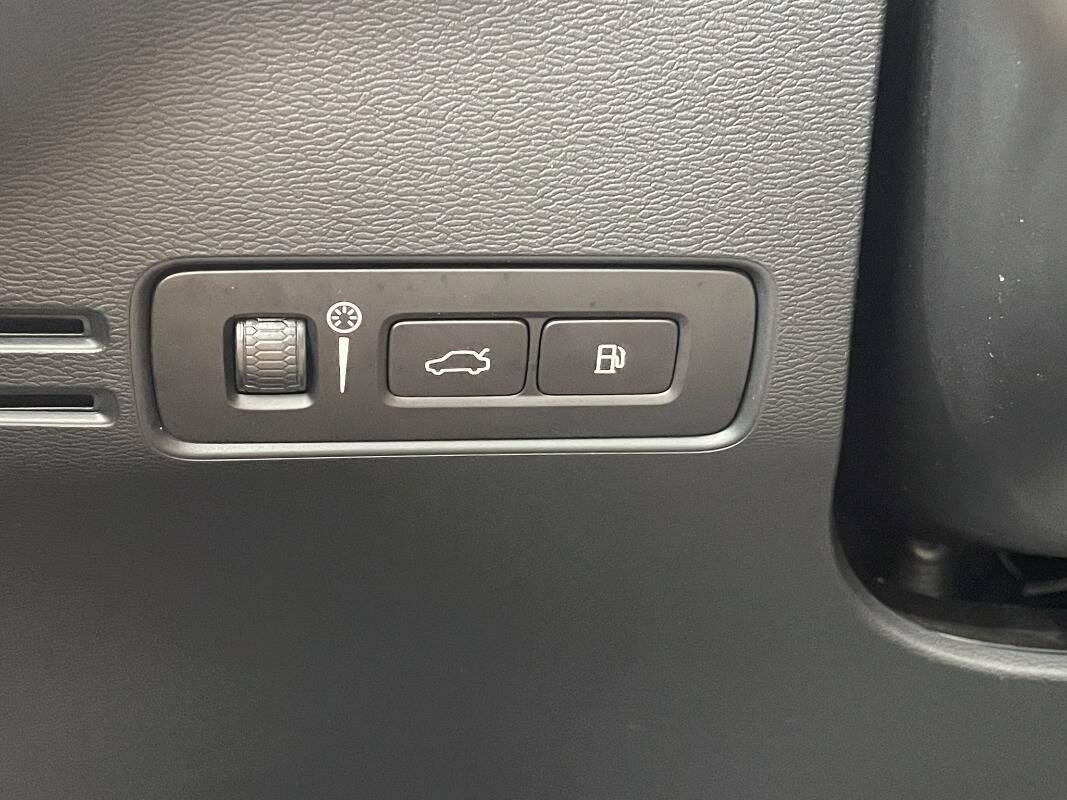 Volvo XC40 1.5 t4 recharge phev con CarPlay