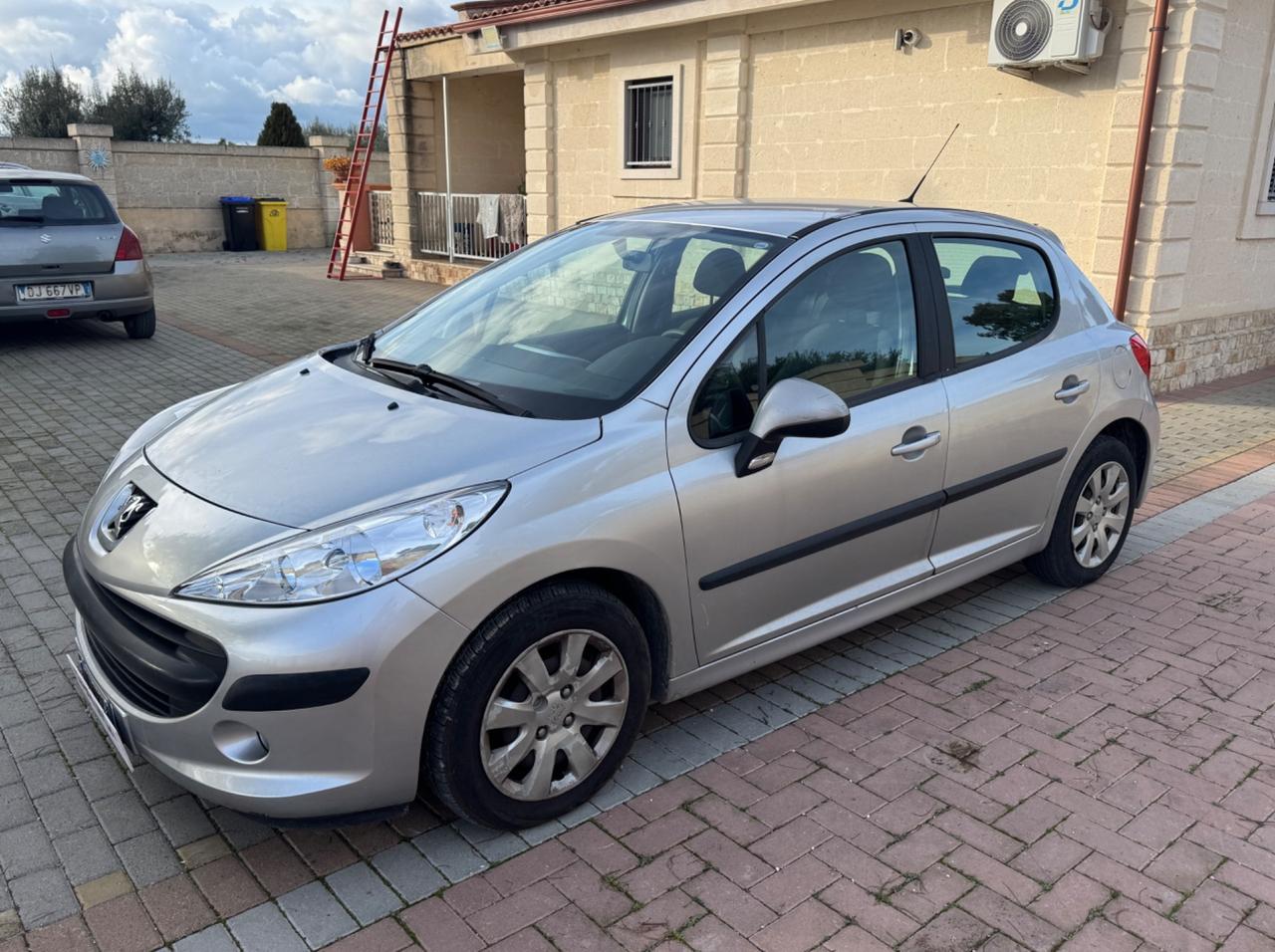 Peugeot 207 1.4 HDi 70CV NEOPATENTATI