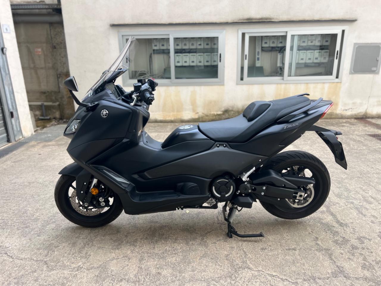 YAMAHA T-MAX 560