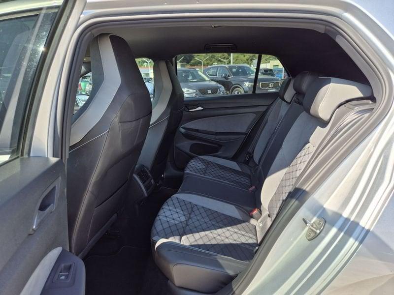 Volkswagen Golf 2.0 tdi R-Line 150cv dsg
