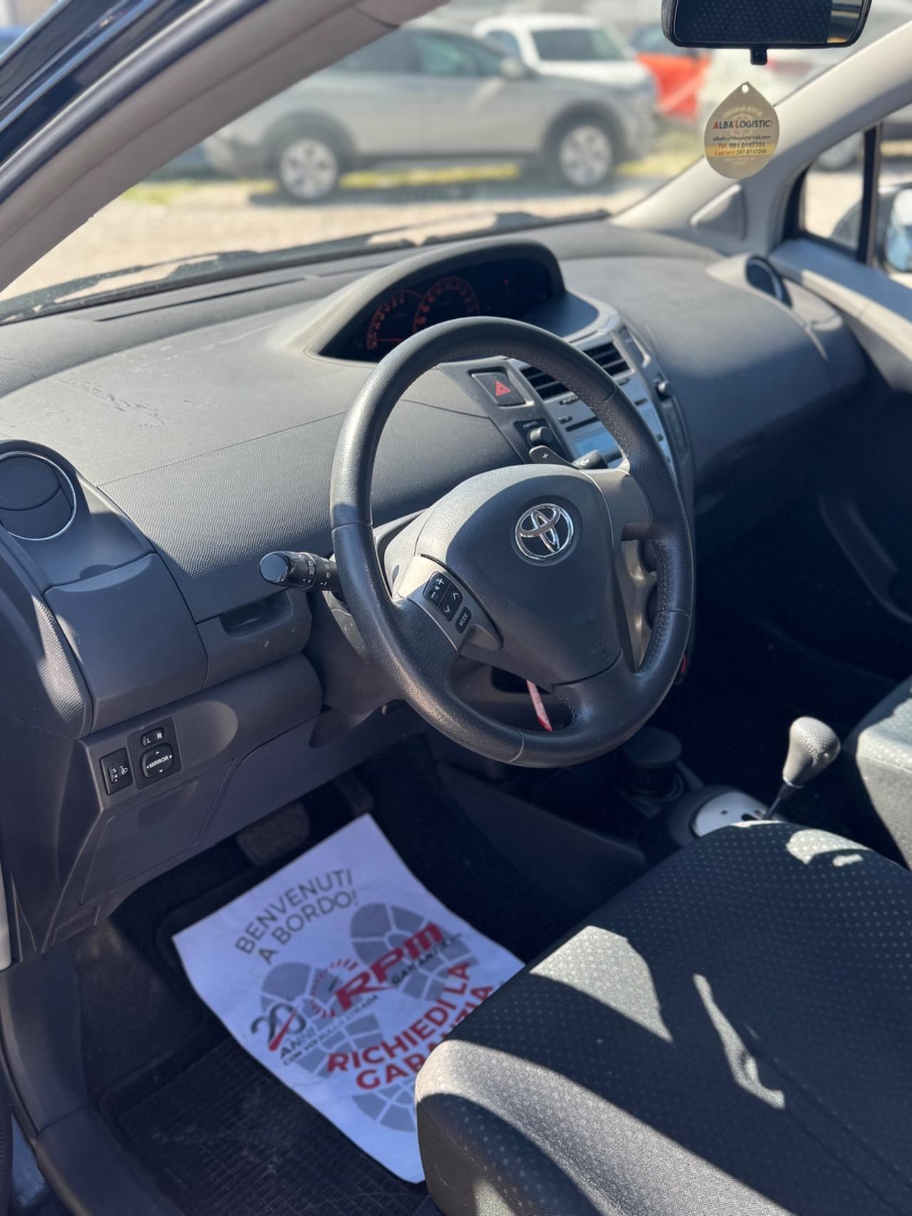 Toyota Yaris 1.0 5 porte Luxury pack automatica