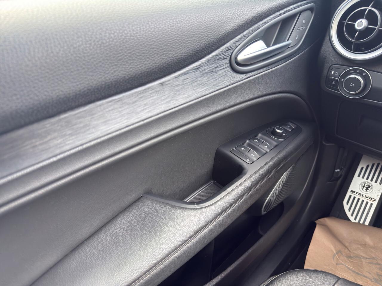 Alfa Romeo Stelvio 2.2 Turbodiesel 190 CV AT8 RWD Executive