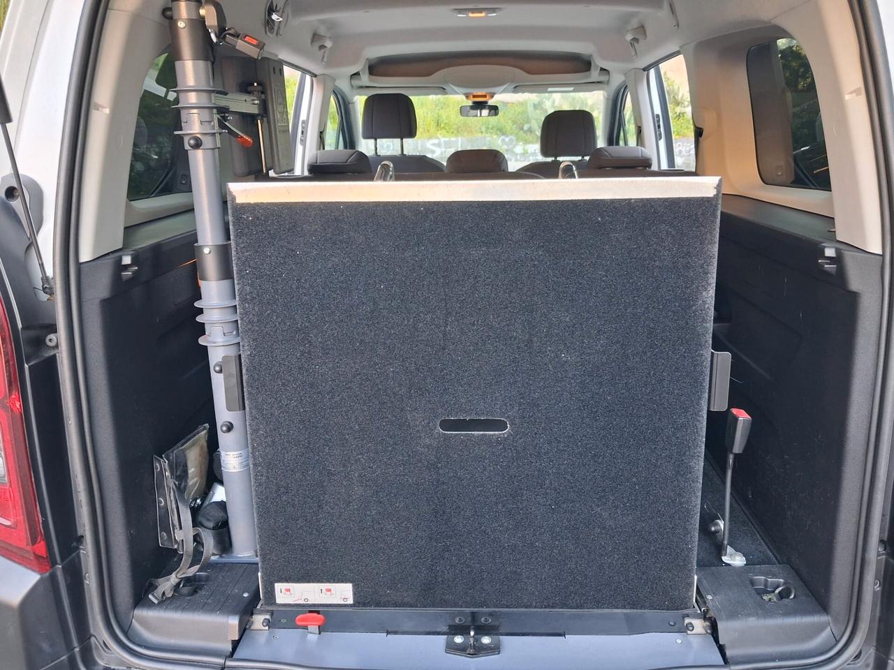 Citroen Berlingo Pianale ribassato con rampa disabili in carrozzina