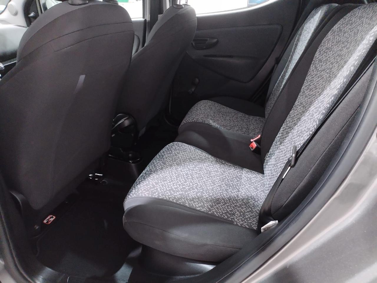 Lancia Ypsilon 1.0 FireFly 5 porte S&S Hybrid Ecochic Silver