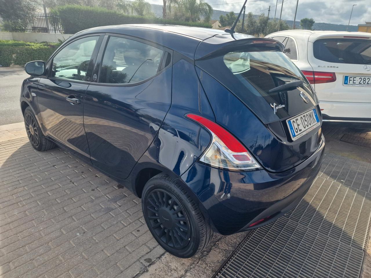 Lancia Ypsilon 1.0 FireFly 5 porte S&S Hybrid Ecochic Gold