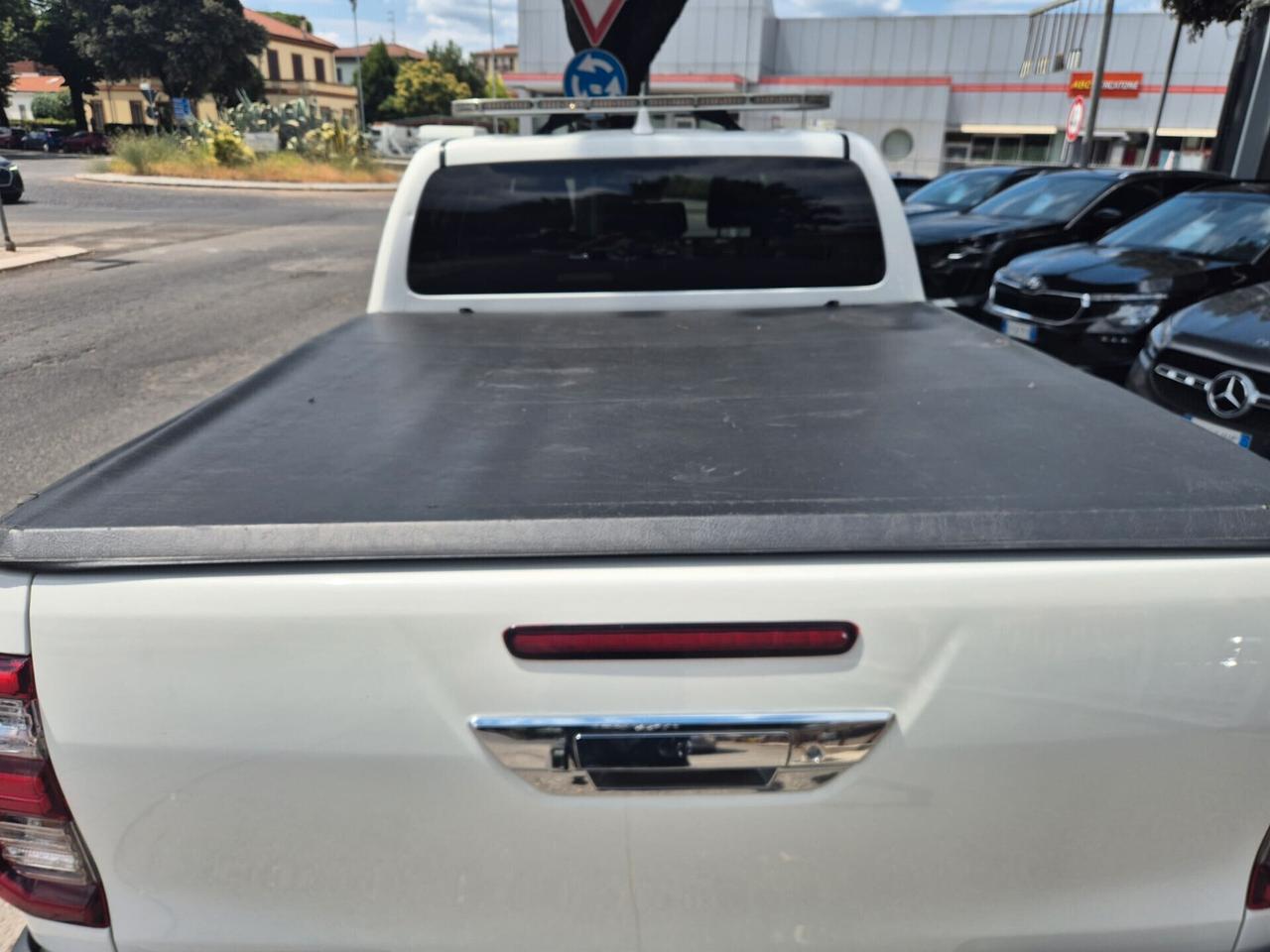 Toyota Hilux 2.4 D-4D A/T 4WD 4 porte Double Cab Lounge