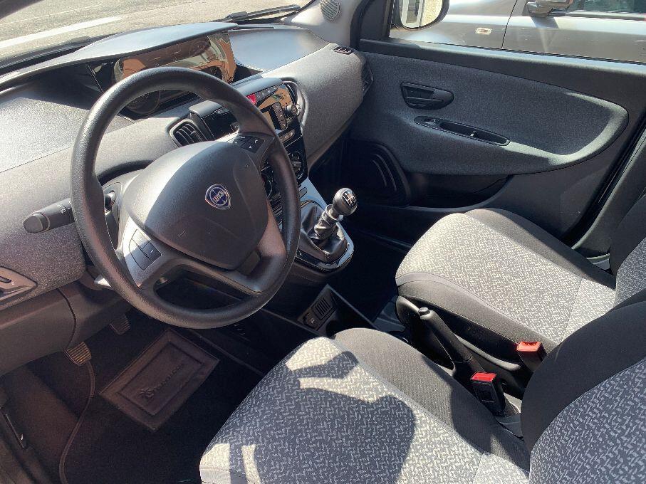 Lancia Ypsilon 1.0 FireFly 5 porte S&S Hybrid Silver