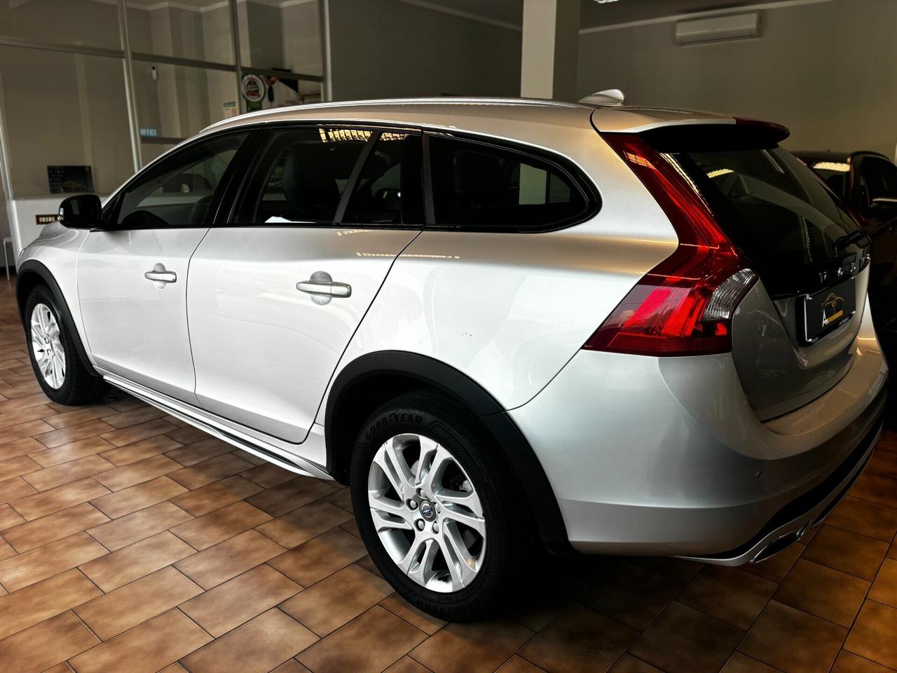 Volvo V60 Cross Country 2.0 d3 geartronic*TAGLIANDI CERTIFICATI VOLVO*