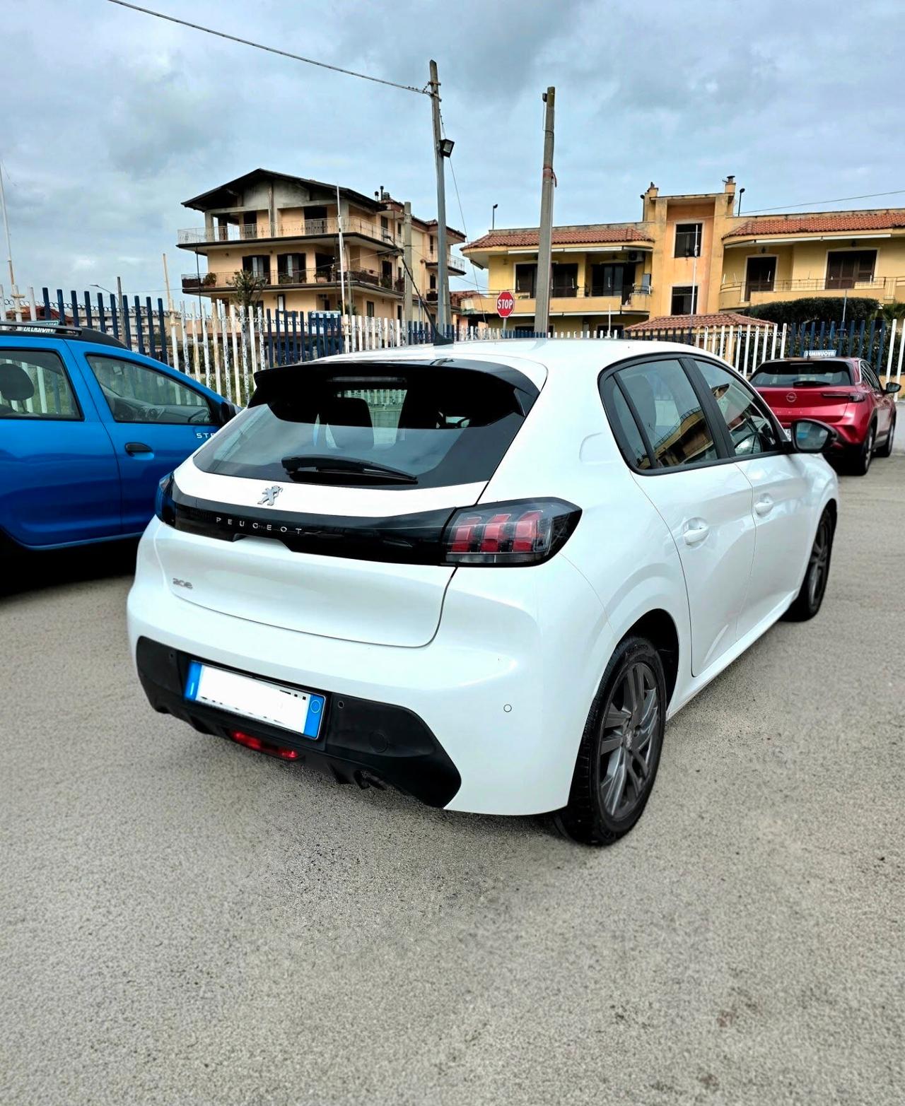 Peugeot 208 1.2 bz 75cv Allure con 74.000