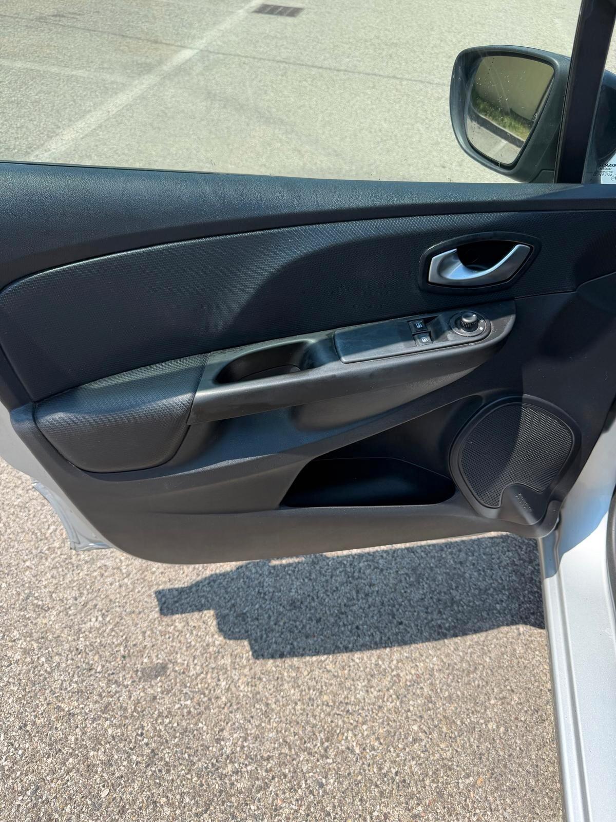 Renault Clio 1.5 dci - NEOPATENTATI - 12 MESI DI GARANZIA -