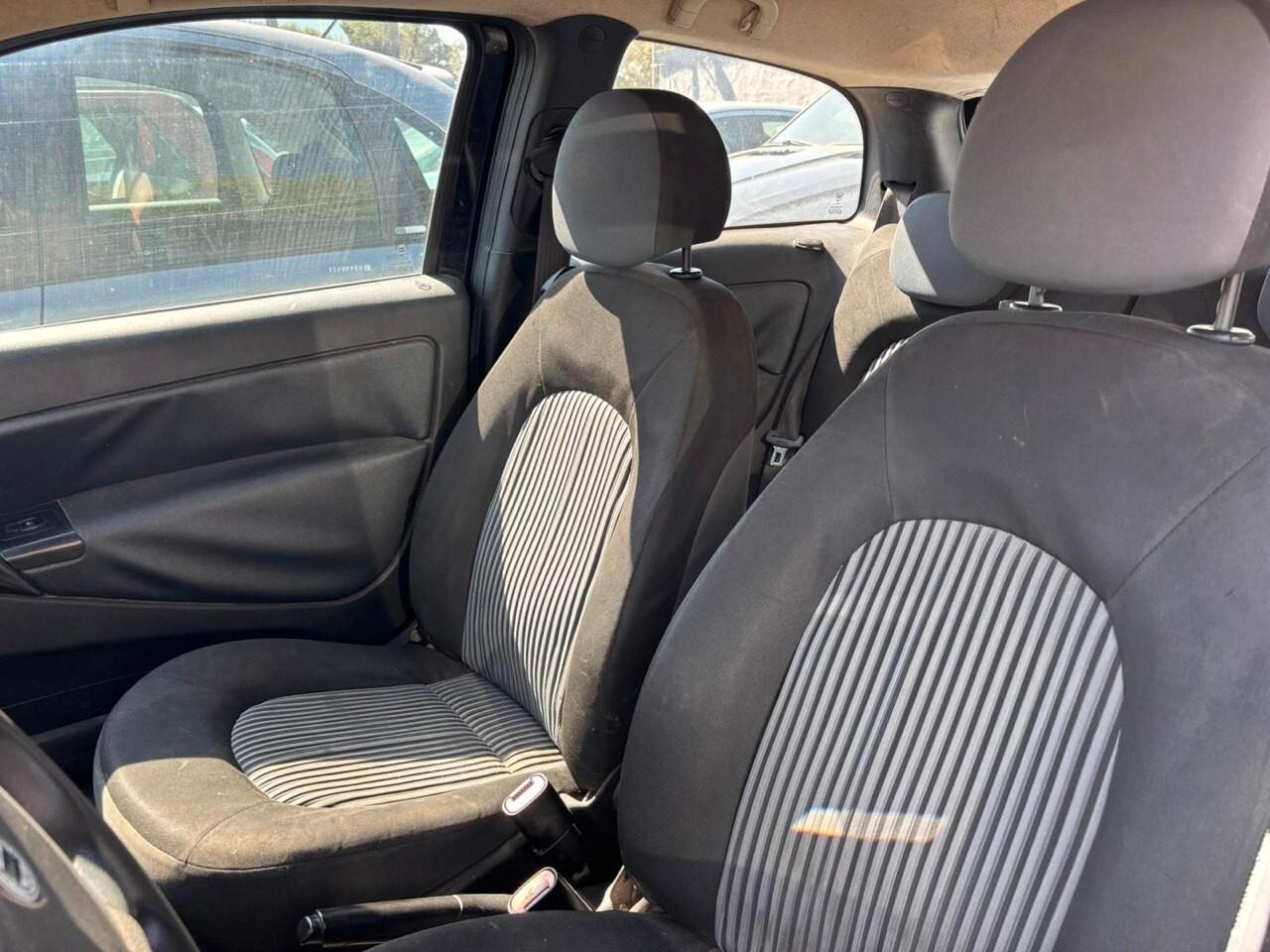 LANCIA YPSILON - NEOPATENTATI - 2 UNITà DISP