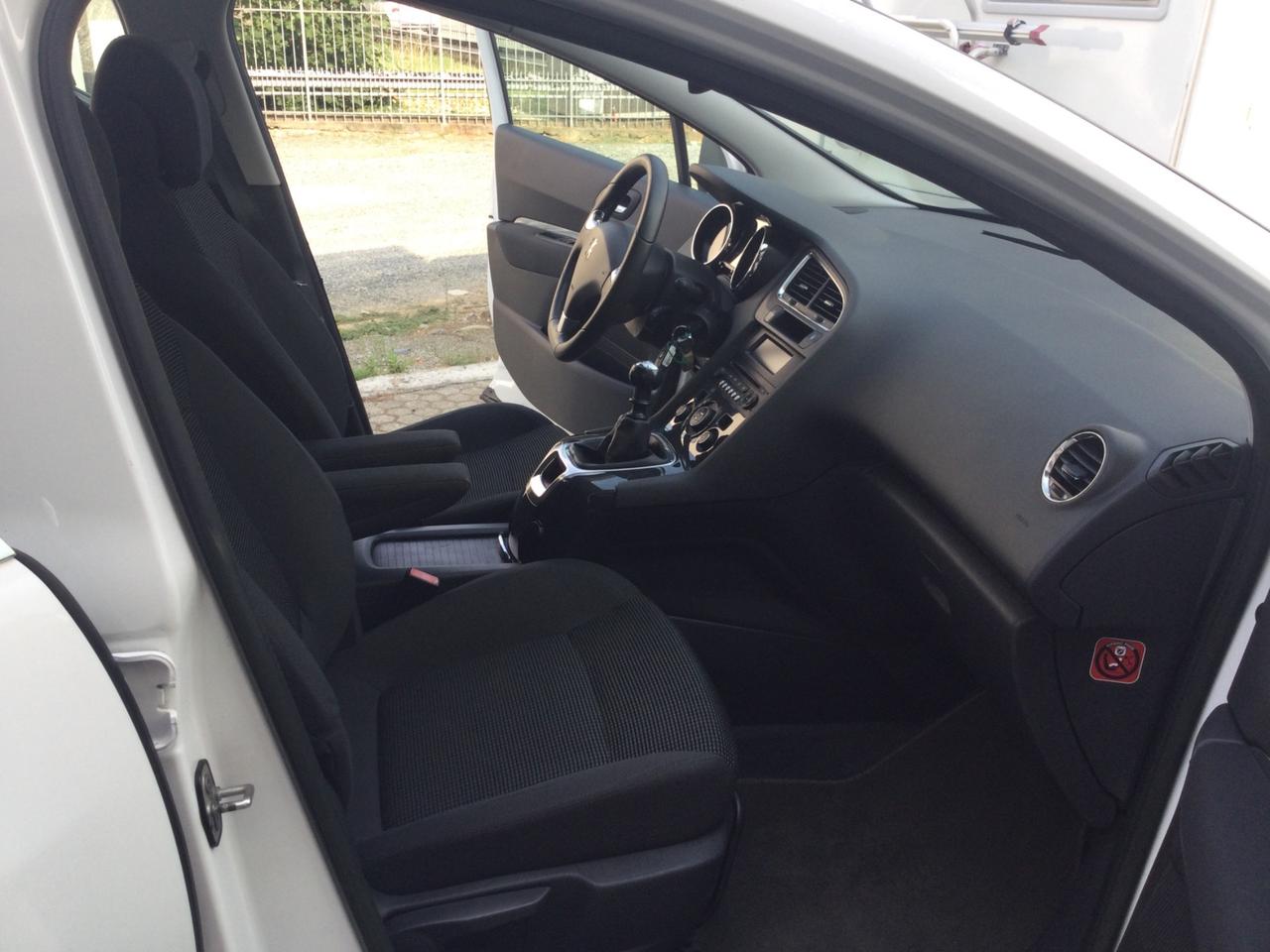 Peugeot 5008 1.6 HDi 115CV Allure