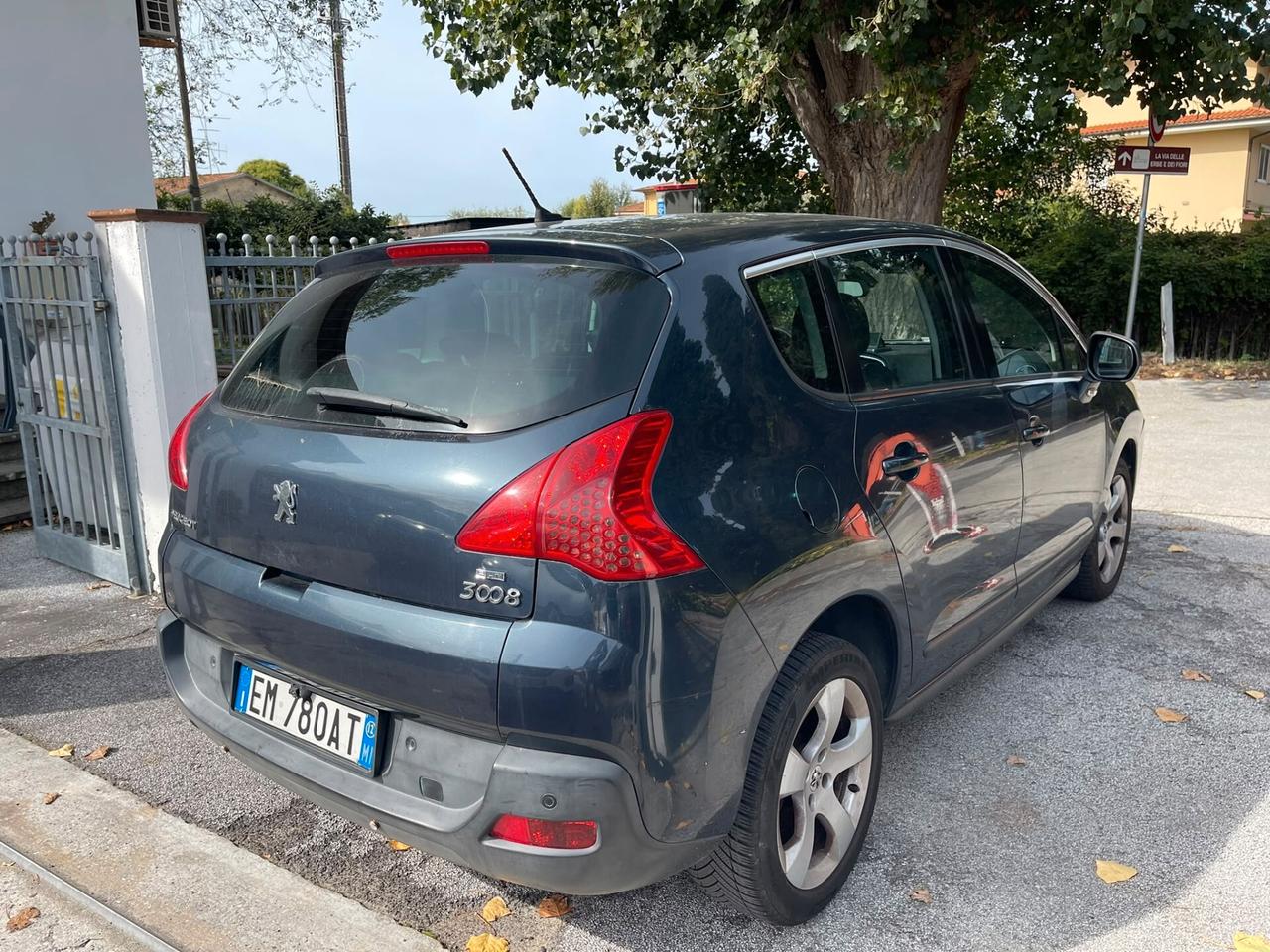 Peugeot 3008 1.6 e-HDi 112CV cambio robotizzato S.&S. Business