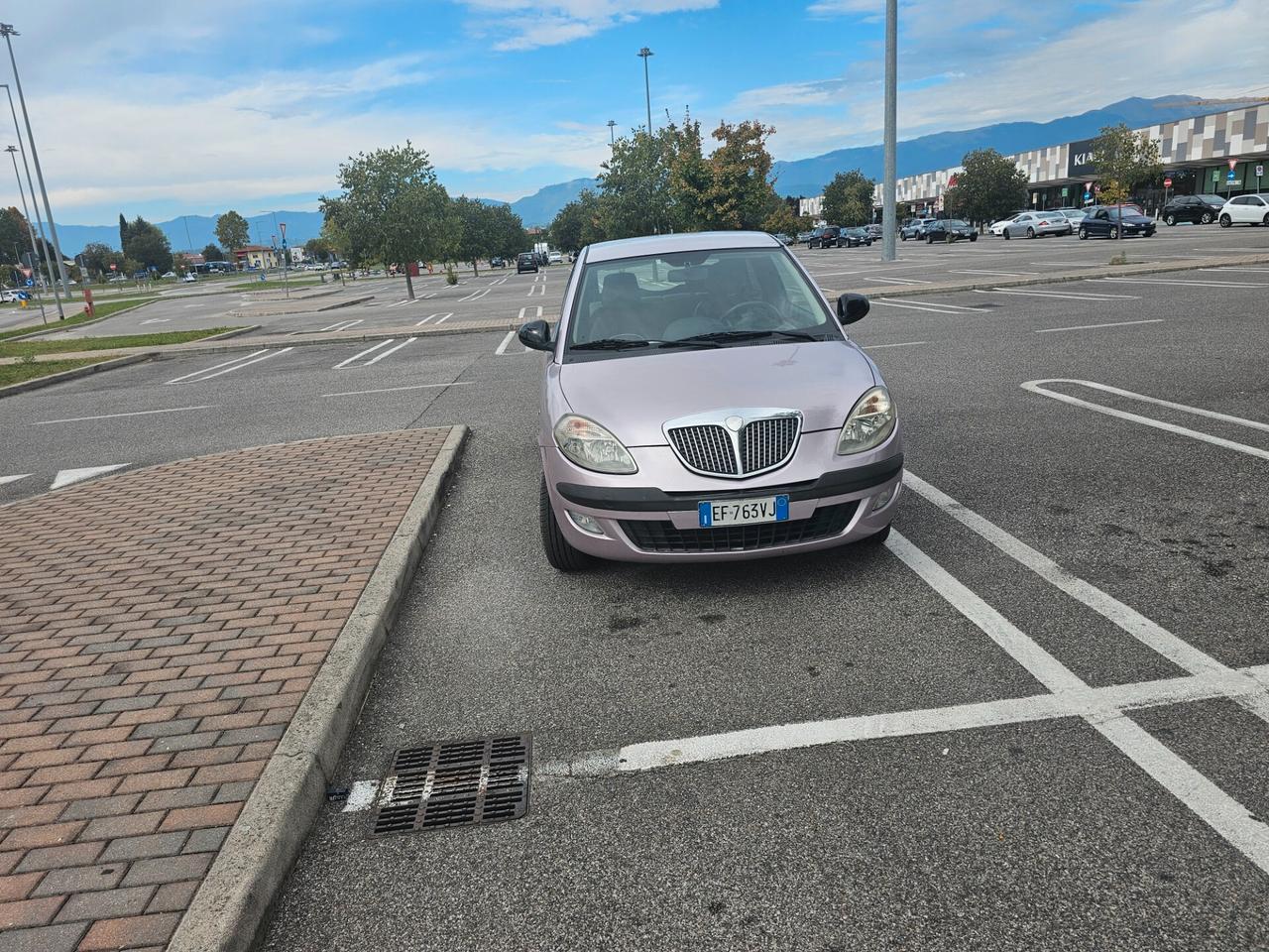 Lancia Ypsilon 1.3 MJT 75 CV Unyca