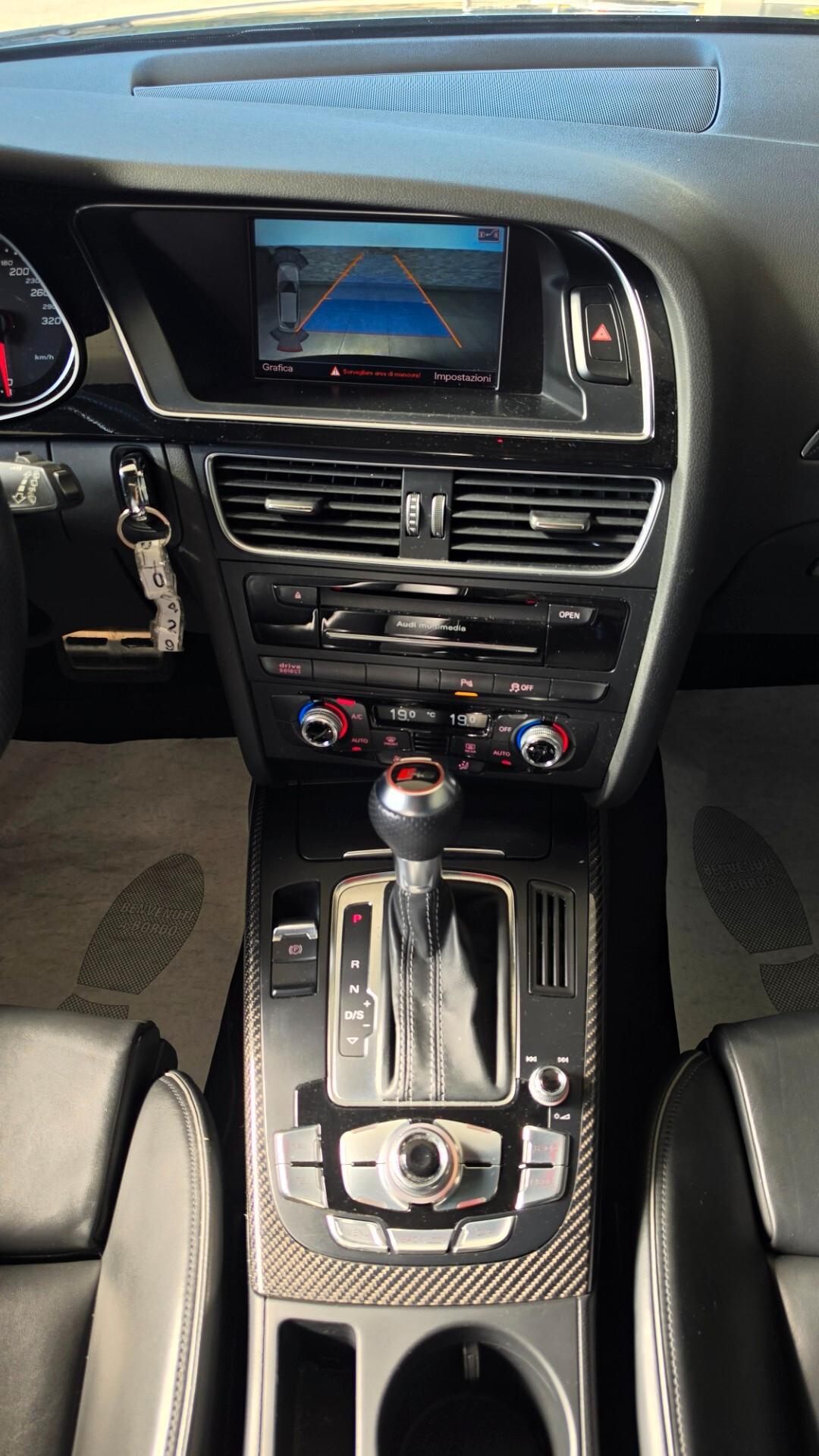Audi A4 RS 4 Avant 4.2 V8 FSI quattro S tronic