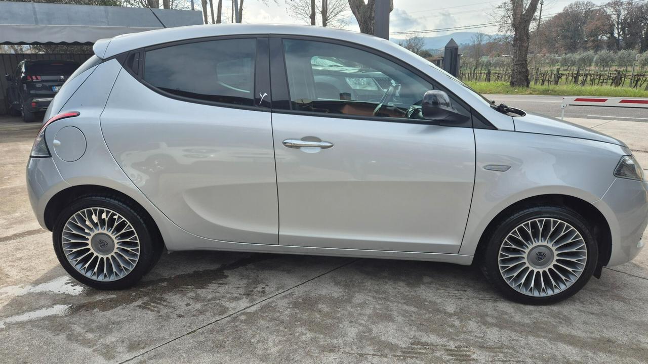 Lancia Ypsilon 1.2 69 CV 5 porte Gold