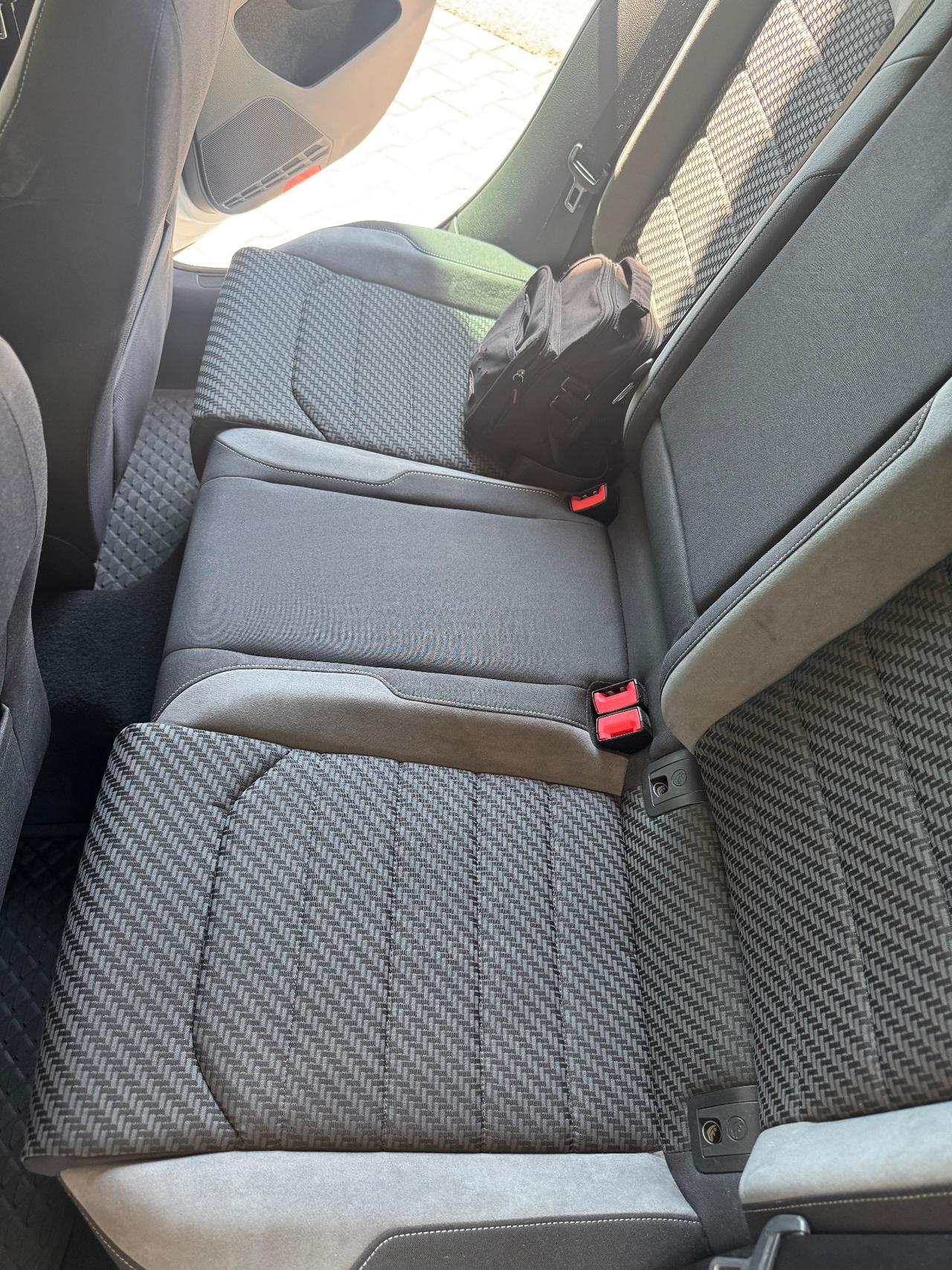Volkswagen Golf 2.0 TDI 5p. R-Line