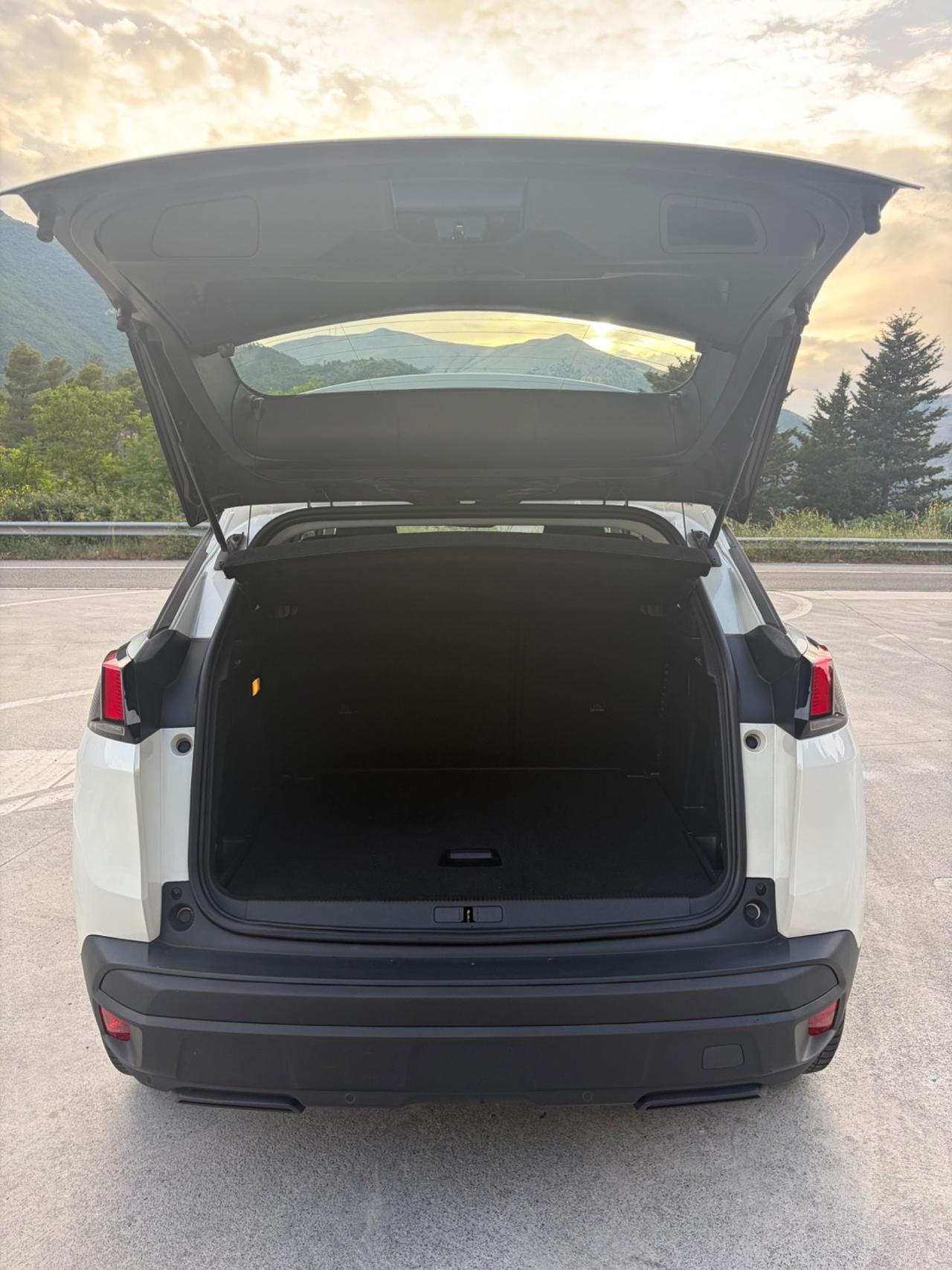 PEUGEOT 3008 BLUE HDI 2022