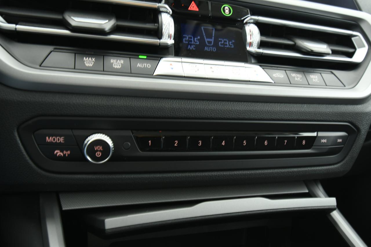 BMW 320d Touring mhev 48V xdrive Business Advantage auto APP CONNECT