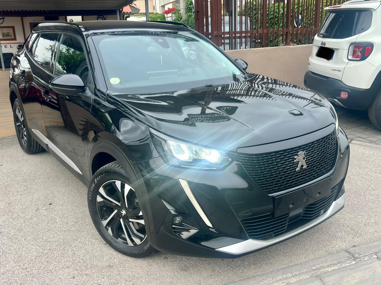 Peugeot 2008 BlueHDi 130 S&S EAT8 Allure