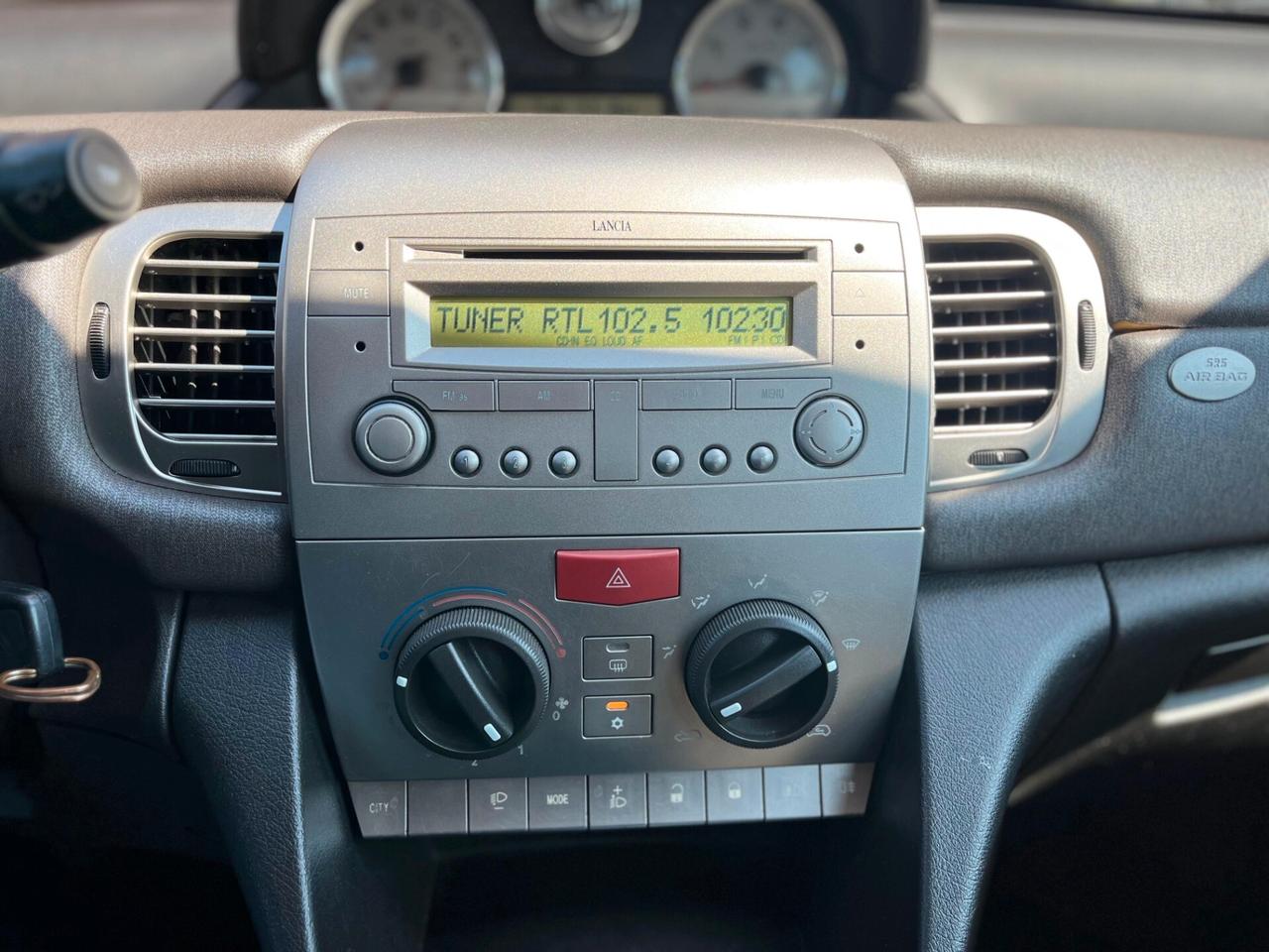 Lancia Ypsilon 1.2 Oro Plus