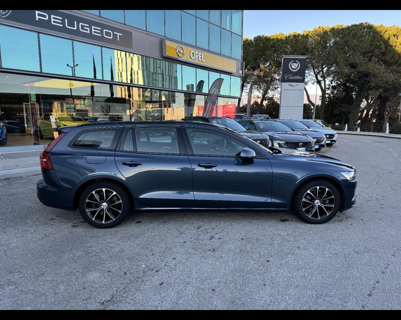 VOLVO V60 (2018-->) V60 D3 Geartronic Business Plus