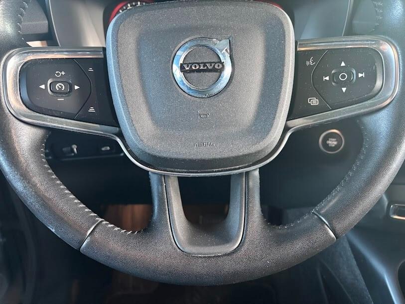 Volvo XC40 B4 AWD Geartronic Momentum Pro