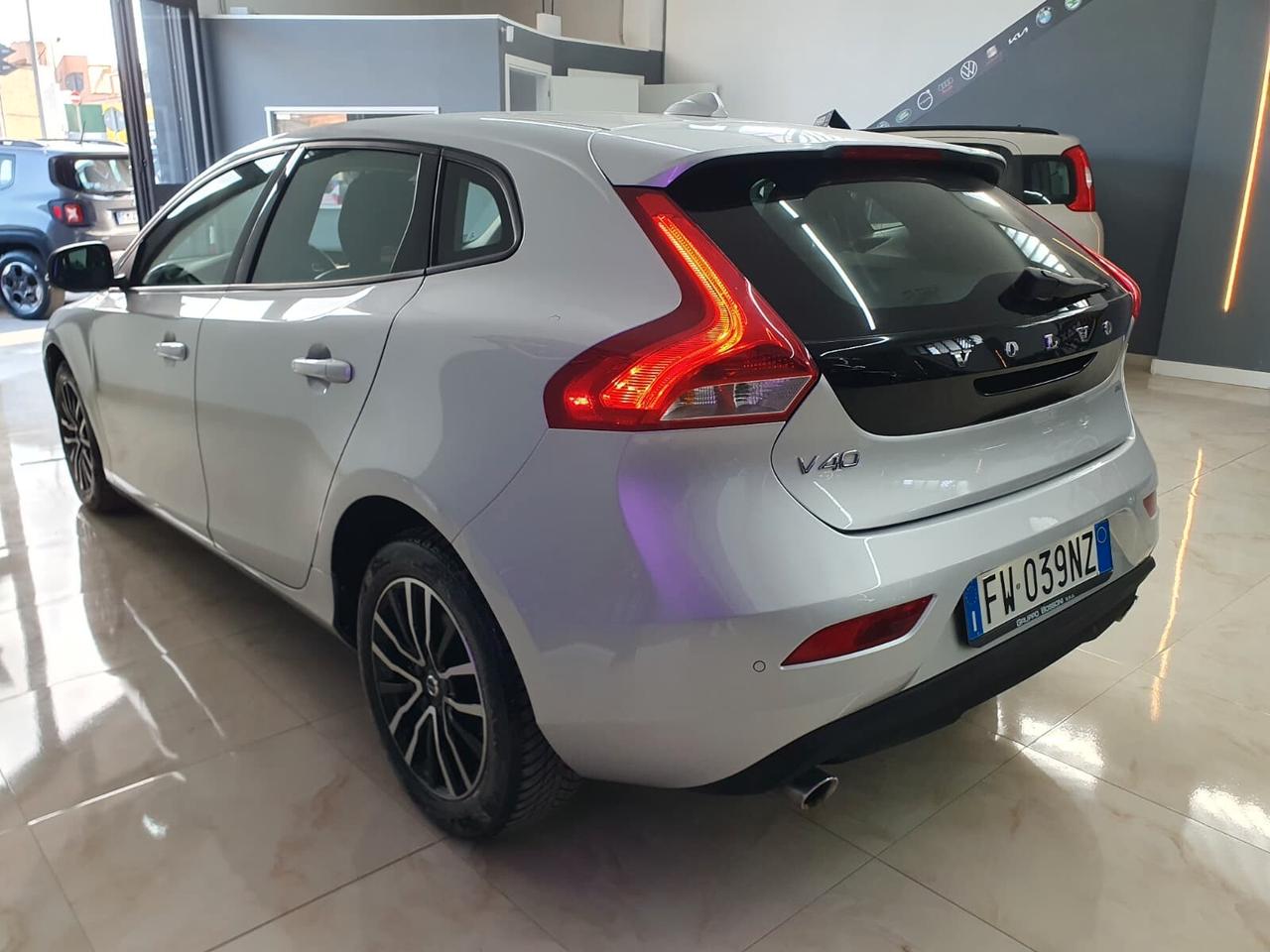 Volvo V40 D2 2.0 Geartronic 120cv R-design 2019