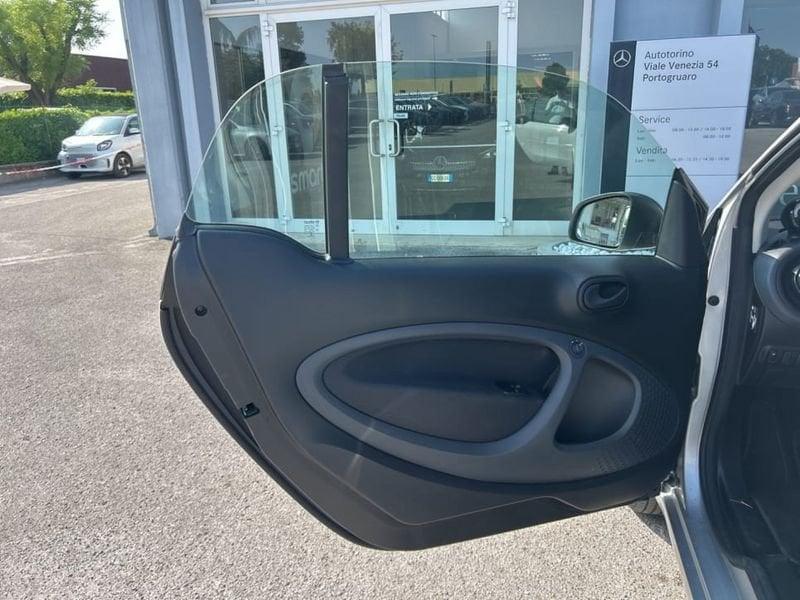 smart fortwo EQ PURE 22KW