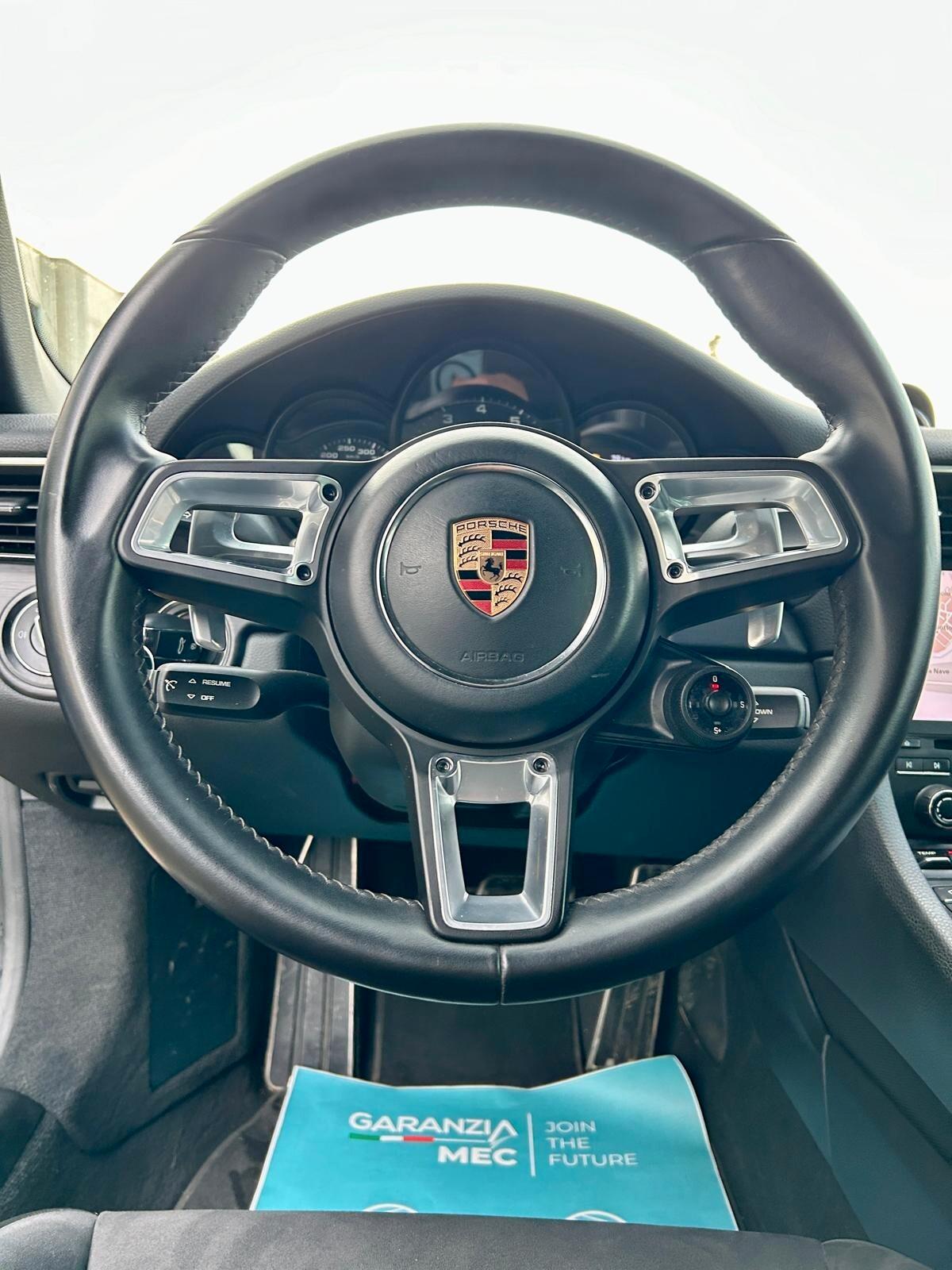 Porsche 911 3.0 Carrera 4 GTS Coupé